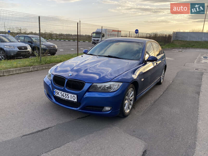 Седан BMW 3 Series 2009 в 
