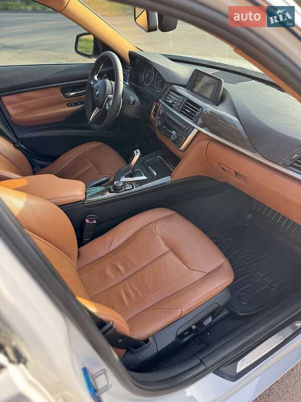 Седан BMW 3 Series 2012 в Коростене