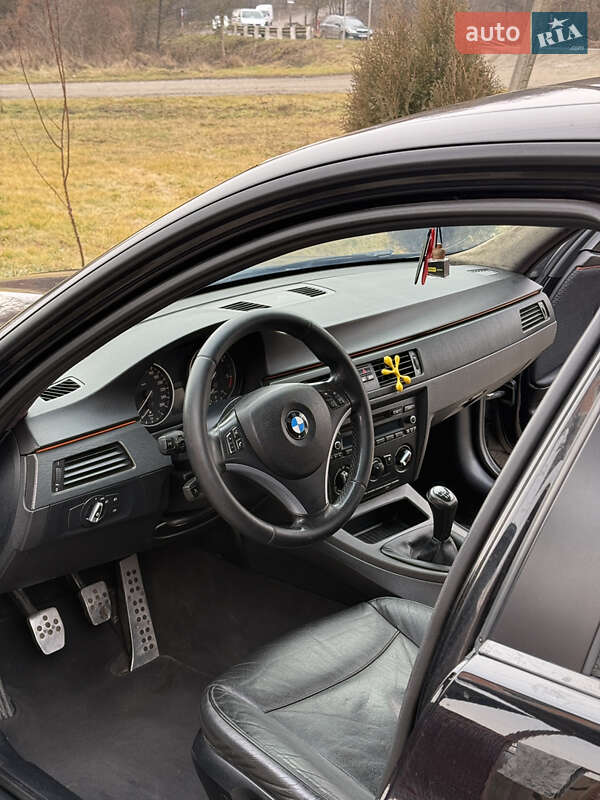 Седан BMW 3 Series 2011 в Чернівцях
