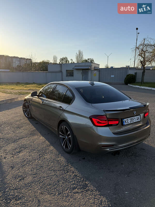 Седан BMW 3 Series 2017 в Днепре