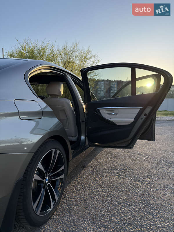 Седан BMW 3 Series 2017 в Днепре