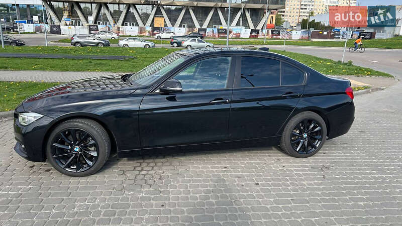 Седан BMW 3 Series 2018 в Львові