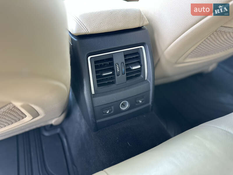 Седан BMW 3 Series 2015 в Львові