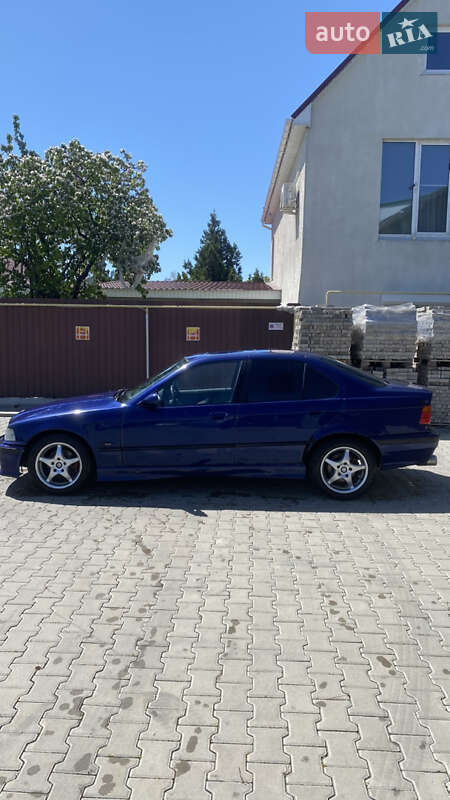 Седан BMW 3 Series 1992 в Одессе