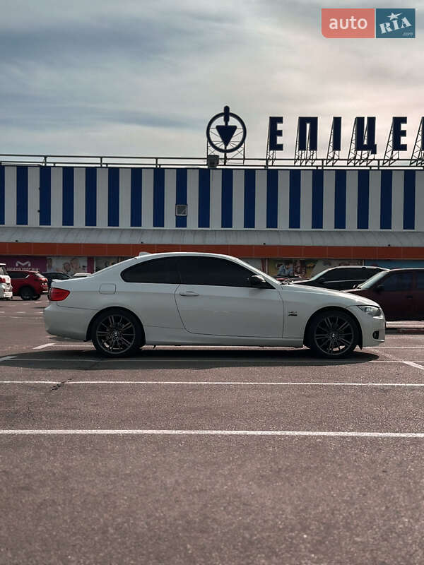 Купе BMW 3 Series 2010 в Киеве фото 10 Купе BMW 3 Series 2010 в Киеве