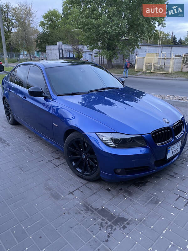 Седан BMW 3 Series 2011 в 