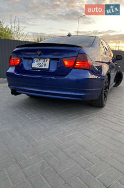 Седан BMW 3 Series 2011 в 