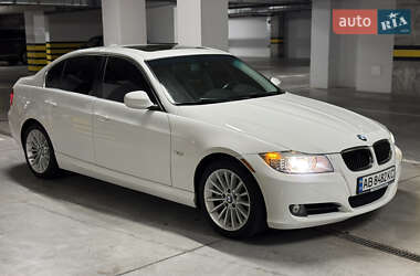 Седан BMW 3 Series 2011 в 