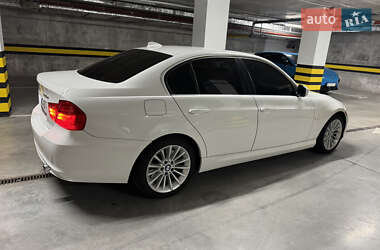 Седан BMW 3 Series 2011 в 