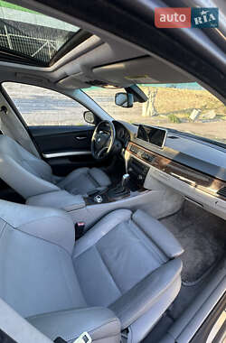 Седан BMW 3 Series 2009 в 