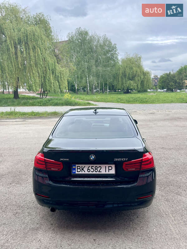 Седан BMW 3 Series 2016 в Рівному