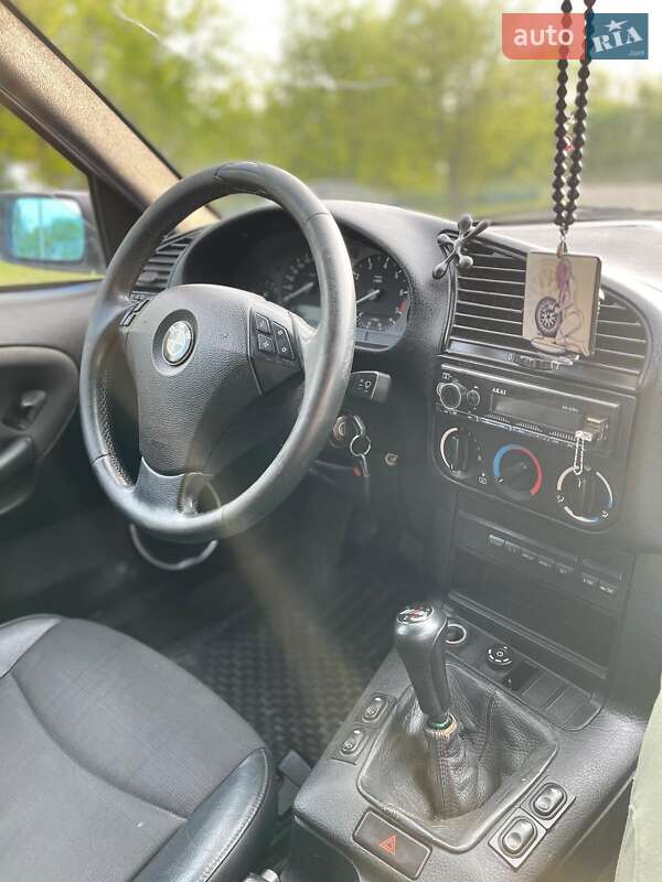 Седан BMW 3 Series 1990 в Одессе