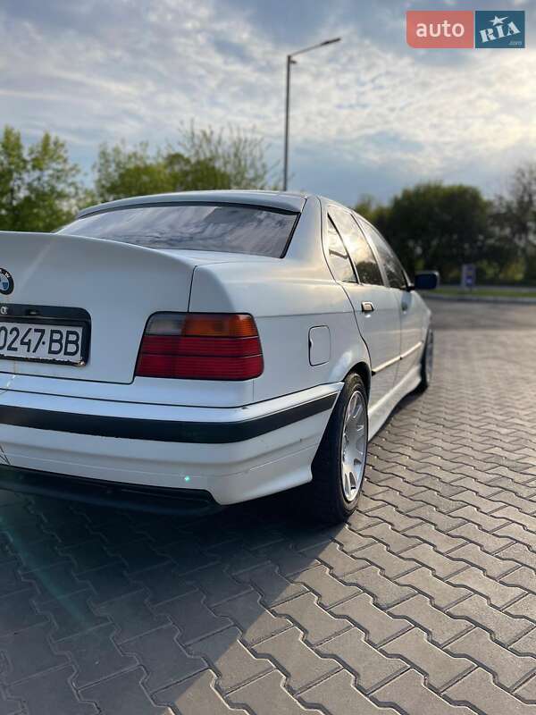 Седан BMW 3 Series 1990 в Одессе