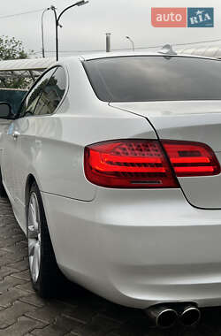 Купе BMW 3 Series 2011 в 