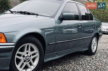 Седан BMW 3 Series 1993 в 