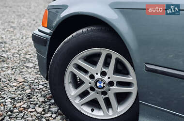 Седан BMW 3 Series 1993 в 