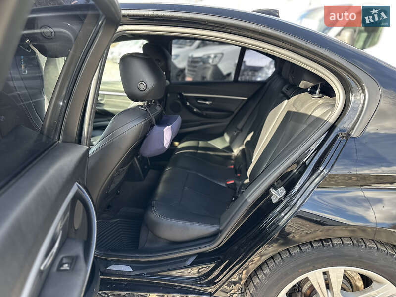 Седан BMW 3 Series 2016 в Ровно