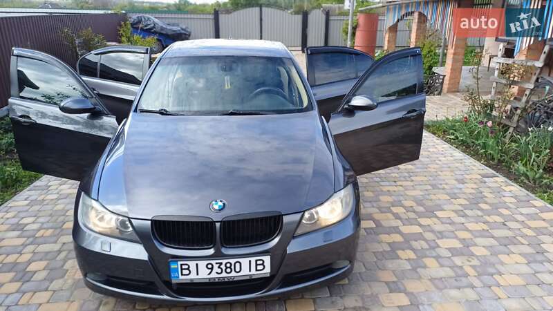 Седан BMW 3 Series 2005 в Гадяче