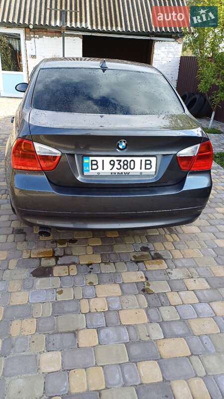 Седан BMW 3 Series 2005 в Гадяче