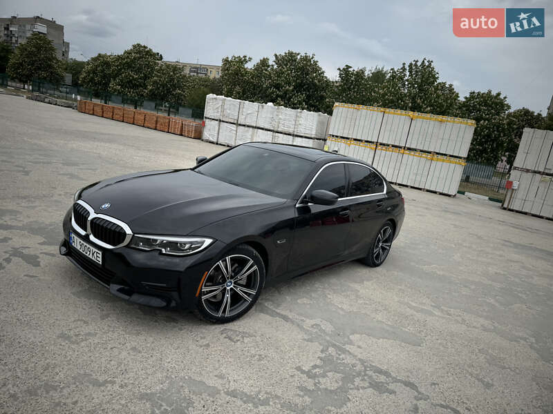 Седан BMW 3 Series 2022 в 