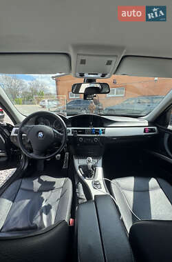 Седан BMW 3 Series 2010 в 
