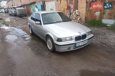 Седан BMW 3 Series 1993 в Виннице
