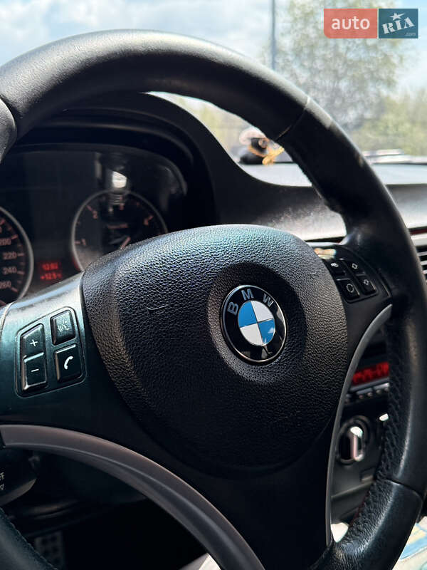 Седан BMW 3 Series 2011 в Чернівцях