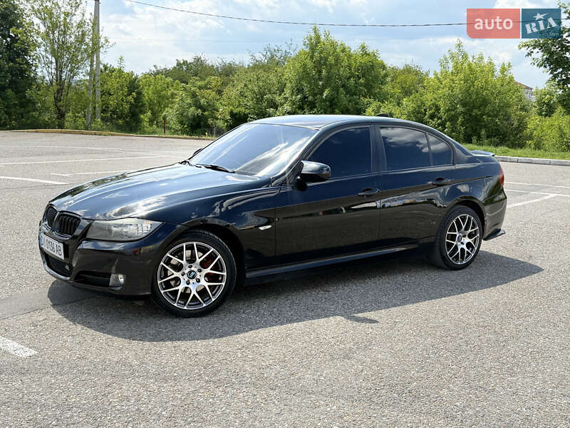 Седан BMW 3 Series 2011 в Чернівцях
