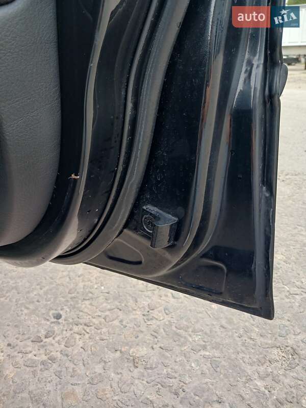 Седан BMW 3 Series 2001 в Каневі