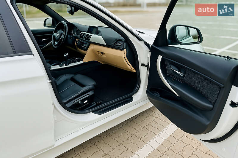 Седан BMW 3 Series 2013 в Черновцах