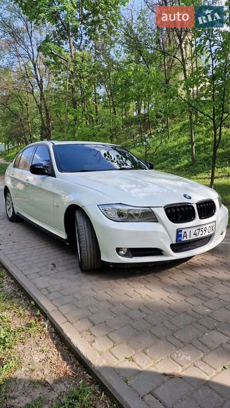 Седан BMW 3 Series 2011 в 