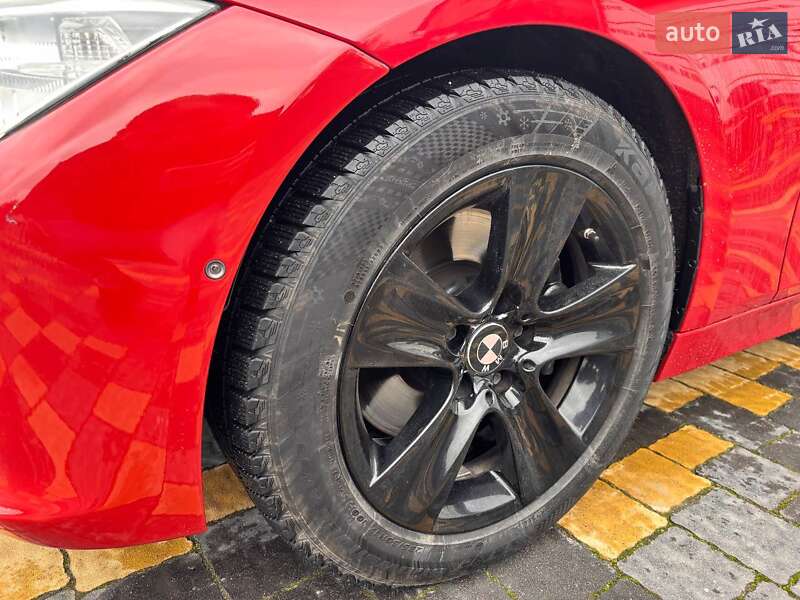 Седан BMW 3 Series 2012 в Львові