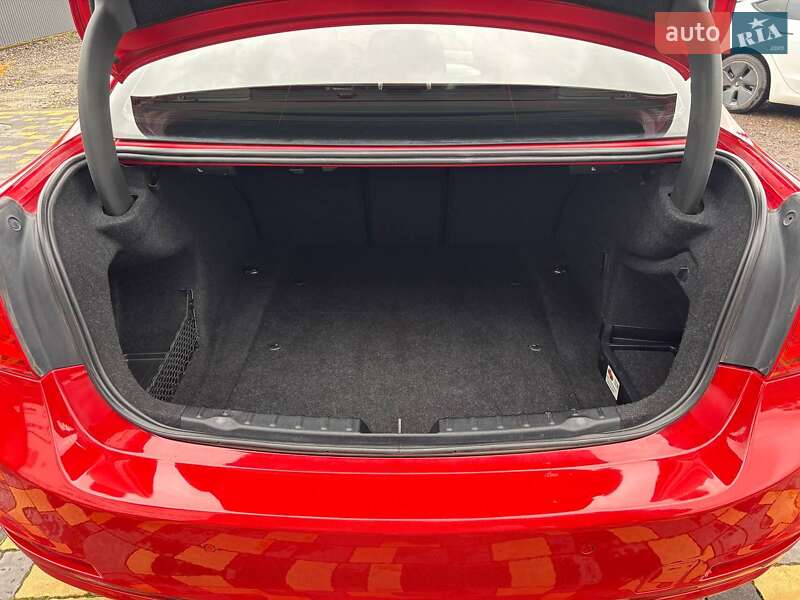 Седан BMW 3 Series 2012 в Львові