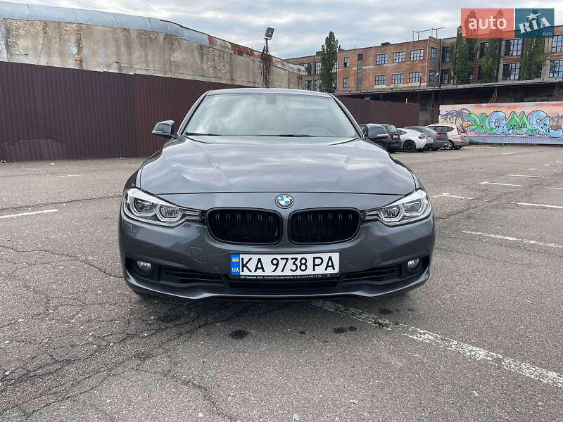 Седан BMW 3 Series 2015 в Киеве