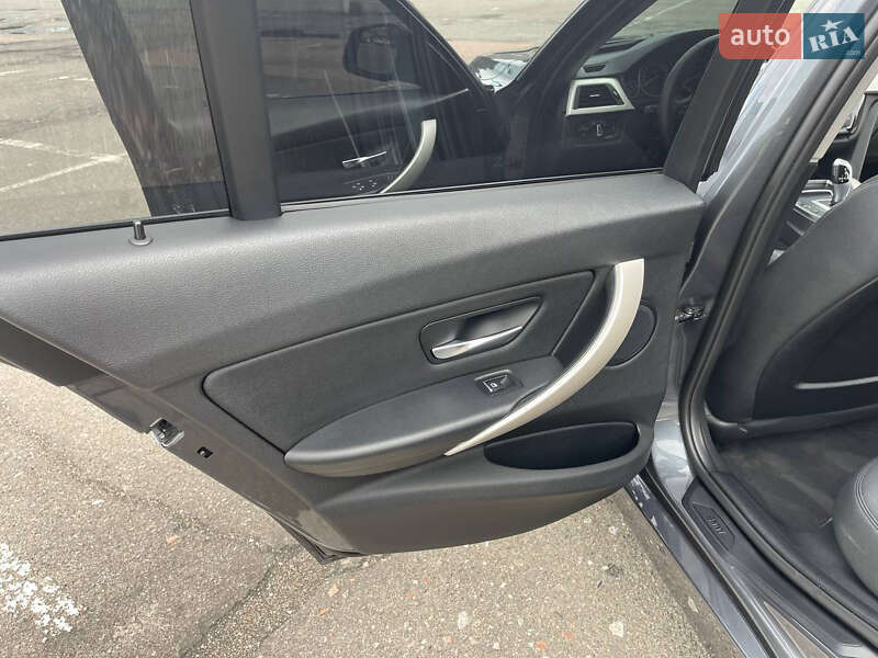 Седан BMW 3 Series 2015 в Киеве