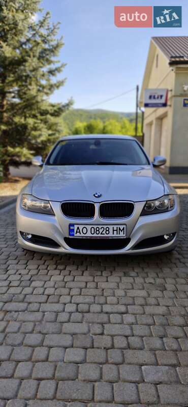 Седан BMW 3 Series 2011 в Сваляві