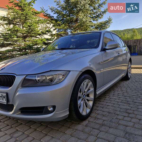 Седан BMW 3 Series 2011 в Сваляві