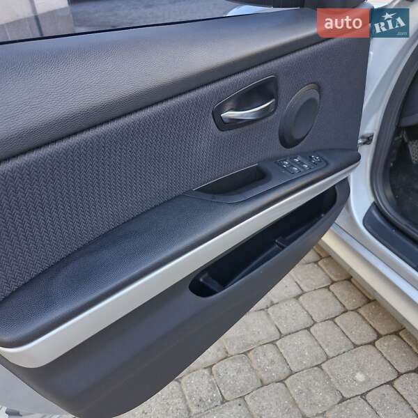 Седан BMW 3 Series 2011 в Сваляві