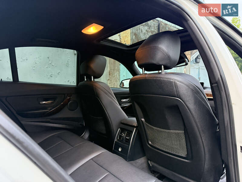 Седан BMW 3 Series 2015 в Киеве