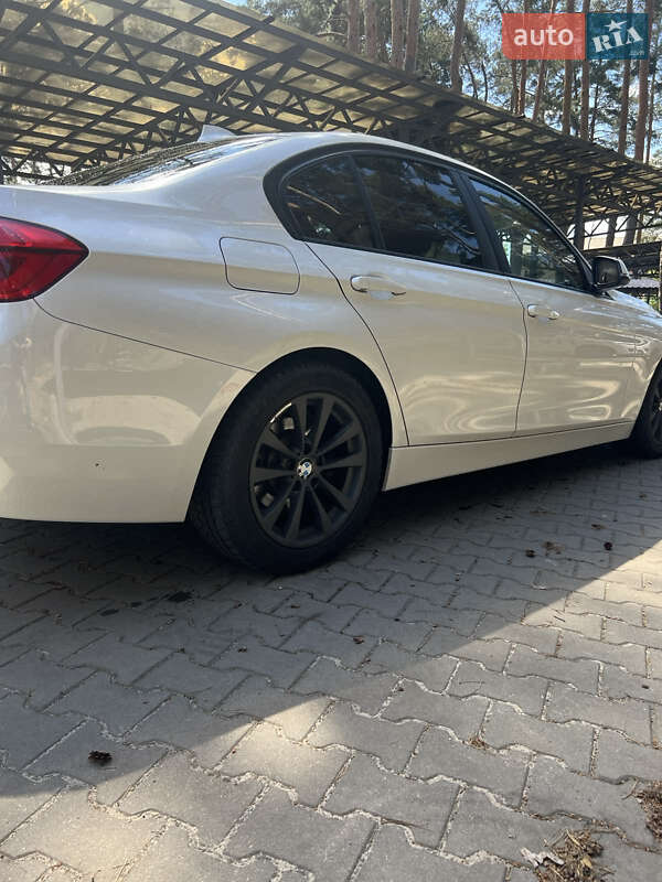 Седан BMW 3 Series 2015 в Гостомелі
