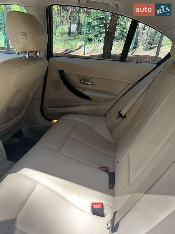 Седан BMW 3 Series 2015 в Гостомелі