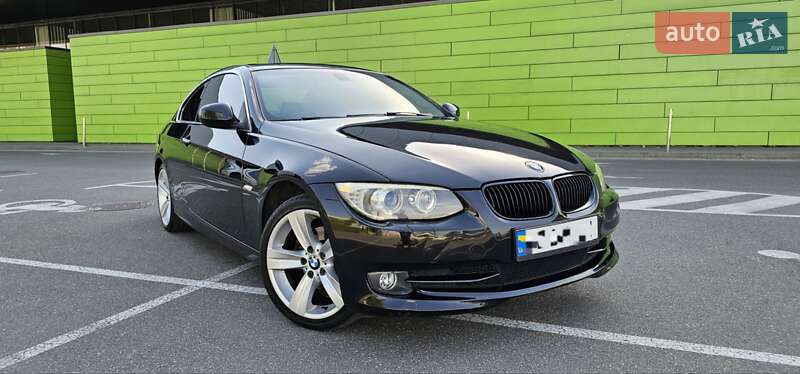Купе BMW 3 Series 2010 в 
