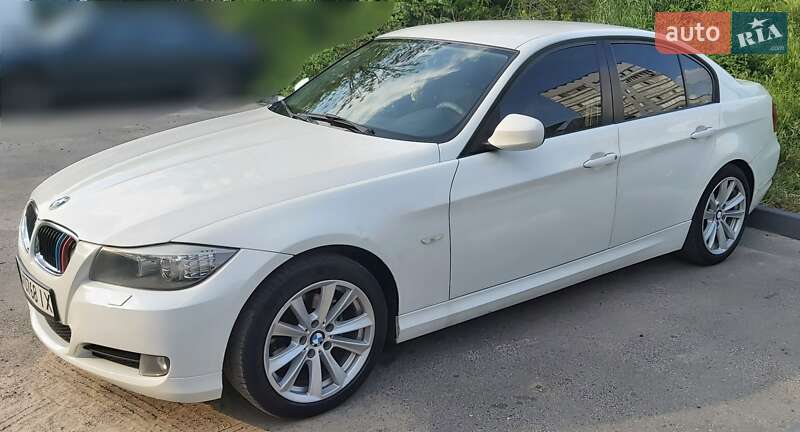 Седан BMW 3 Series 2010 в 