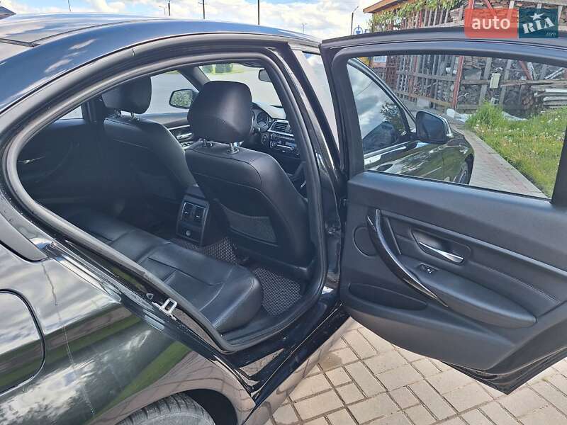 Седан BMW 3 Series 2016 в Нововолынске