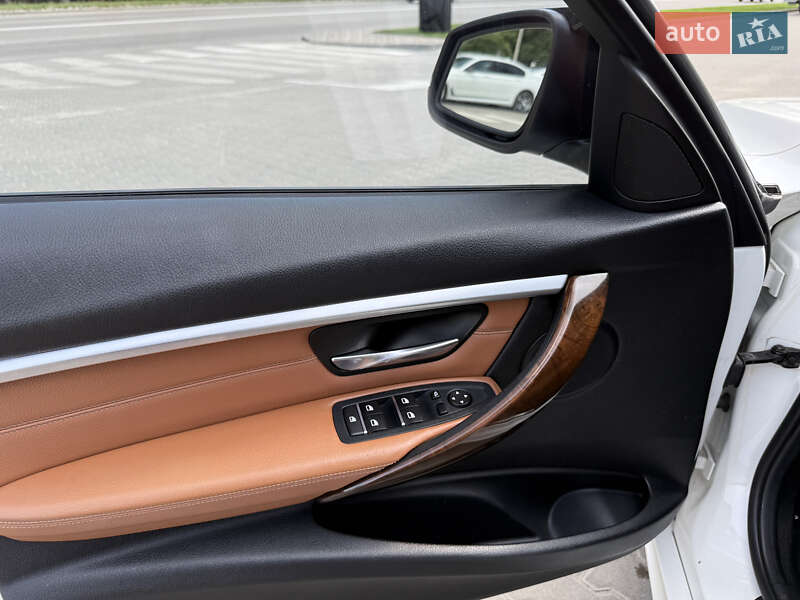 Седан BMW 3 Series 2016 в Киеве