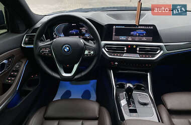 Седан BMW 3 Series 2022 в 