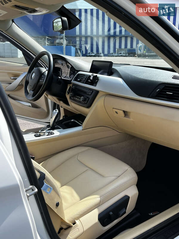 Седан BMW 3 Series 2013 в Ровно