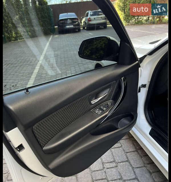 Седан BMW 3 Series 2017 в Киеве