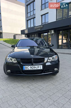 Седан BMW 3 Series 2005 в Новояворовске