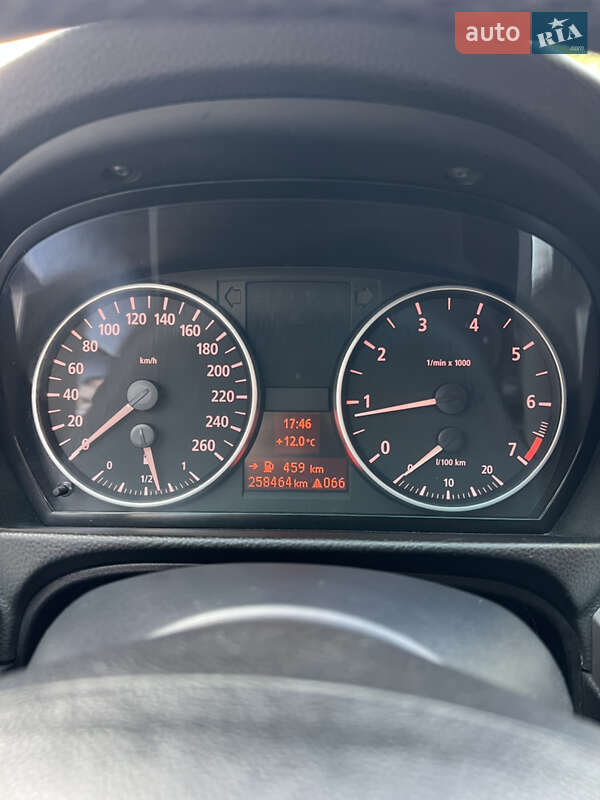 Седан BMW 3 Series 2005 в Новояворовске